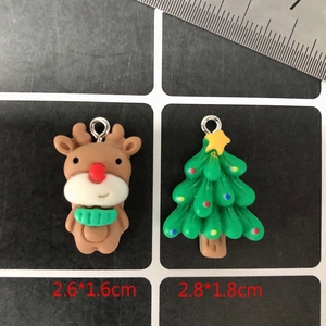 Pendentifs de Noël en résine avec renne et sapin incluant les dimensions précises