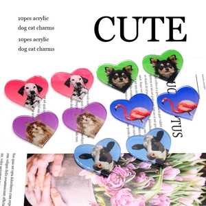 Set van 10 hartvormige acryl hangers met realistische katten- en hondenprints voor DIY