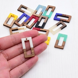 Kleurrijke geometrische hangers van hars en hout voor DIY sieraden maken
