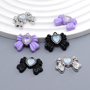 Colgante de corazón con lazo y opale de colores y pedrería brillante para joyería DIY