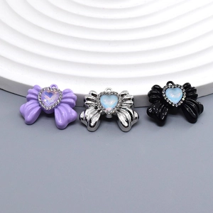 Set de tres colgantes de lazo con ópalo de corazón y diamantes para bisutería artesanal