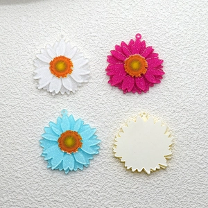 Colgantes de margaritas 3D de colores con pétalos multicapa y pequeños lazos colgantes
