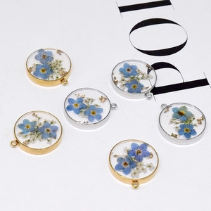 Pendentif Rond en Résine Fait Main Avec Fleurs Séchées Naturelles Feuille d'Or Cadre en Alliage pour Fabrication de Bijoux DIY Collier