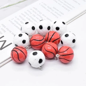 3D Mini Basketball und Fußball Anhänger aus Harz für DIY Schlüsselanhänger und Schmuck