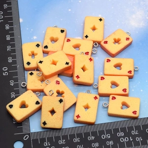 Ciondoli Creativi in Resina a Forma di Carta da Gioco Pane Tostato per DIY Orecchini Portachiavi Creazione di Gioielli
