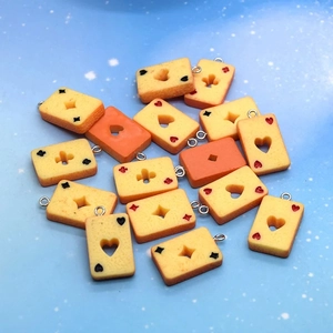 Ciondoli toast in resina con motivi di carte da gioco per la creazione di gioielli fai da te