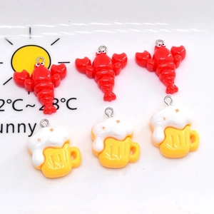 Süße Harz Hummer Bierkrug DIY Anhänger Mini Lebensmittel Spielzeug Charms Mit Metallring Für Schmuckherstellung Schlüsselanhänger