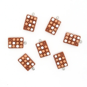 Lot de 7 pendentifs boîte à œufs miniatures en résine pour la création de bijoux DIY