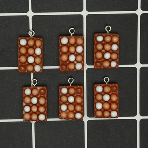 Pendentif boîte d'œufs miniature en résine avec anneau métallique pour bijoux DIY