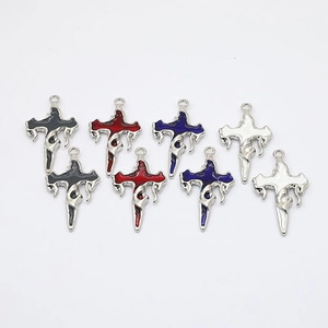Pendentifs croix gothiques en alliage avec émail pour création de bijoux DIY