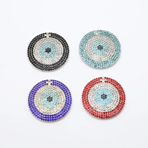 Set mit vier bunten Evil Eye Anhängern mit Strasssteinen für DIY Schmuckherstellung
