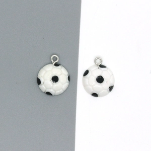 Mini dijes de fútbol de resina con anillos de plata para joyería DIY y llaveros