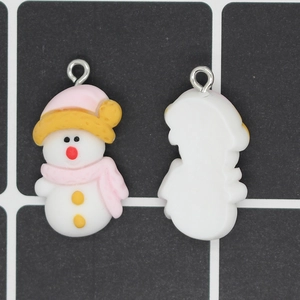 Ciondolo pupazzo di neve in resina con cappello rosa per gioielli natalizi fai-da-te