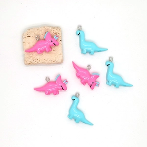 Schattige hars dinosaurus hangers in roze en blauw voor DIY sieraden en accessoires