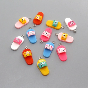 Cartoon Beer Slipper Hars Hangers Miniatuur Schoen Charms Met Metalen Ring Voor DIY Sieraden Maken Oorbel Ketting Sleutelhanger