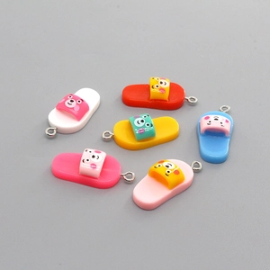 Kleurrijke hars beer slipper bedeltjes voor DIY sieraden en sleutelhanger set