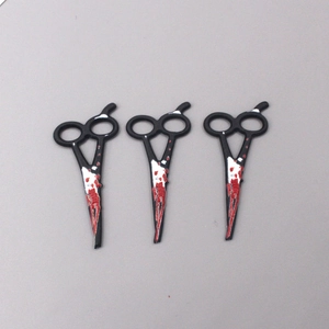 Trois pendentifs ciseaux en acrylique avec taches de sang pour bijoux Halloween DIY