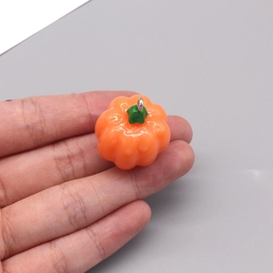 Ciondolo a zucca in resina arancione con gambo verde e anello in metallo per gioielli fai da te