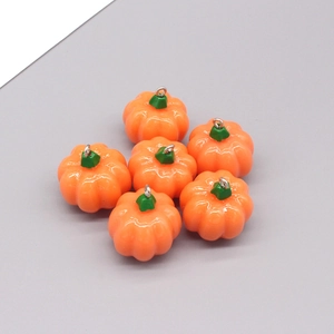 Set di sei ciondoli a forma di zucca in resina per gioielli fai-da-te e Halloween