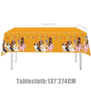 Détail de nappe de fête jaune avec chiens de dessins animés pour anniversaires de chiens