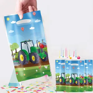 Détail de sacs cadeaux tracteur avec animaux mignons pour fête d'anniversaire ferme
