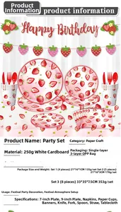 Vue détaillée du kit fête fraise comprenant assiettes en papier, tasses et bannière