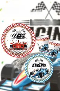 Set di stoviglie usa e getta a tema auto da corsa con piatti e bicchieri per compleanno