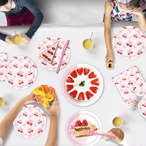 Roze kers en strik partyservies voor meisjes met papieren borden en bekers
