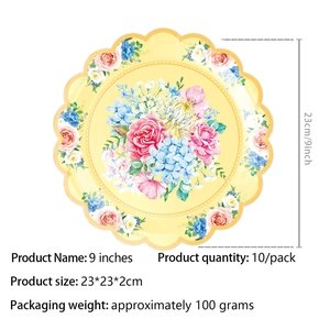 Détail d'une assiette en carton jaune de 9 pouces avec fleurs et bords festonnés
