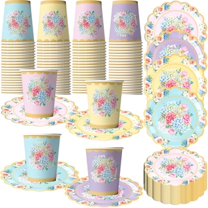 Set de vaisselle de fête avec assiettes en carton fleuries et gobelets assortis