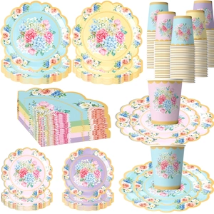 Set d'assiettes en papier fleuries avec bords dorés pour goûter printanier