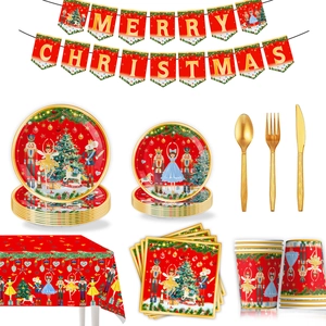 Detalle del set de fiesta de Navidad Cascanueces con platos, servilletas y cubiertos oro