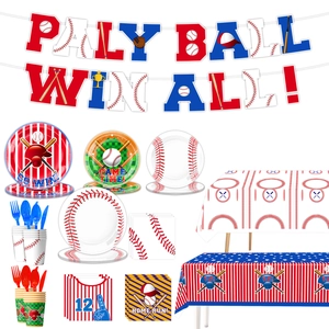 Detailaufnahme von Partygeschirr mit Baseball-Motiv, Bannern, Bechern und Servietten