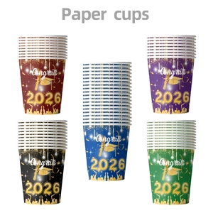 Detail von 2026 Abschluss Pappbechern mit Congrats Text und Goldmustern in fünf Farben