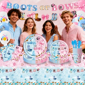 Détail du set de vaisselle Boots or Bows pour fête prénatale avec serviettes et assiettes