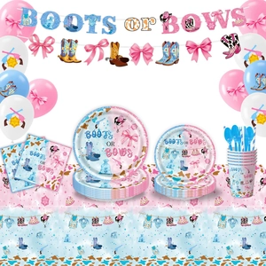 Détail du set de table Gender Reveal Boots or Bows avec bannières et ballons