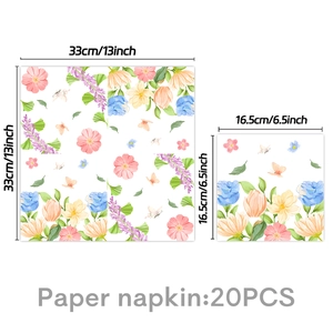 Detailweergave van papieren bloemenservetten met aquarel bloemen en vlinders