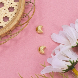 Perles croissant de lune dorées au fini mat pour création de bijoux DIY et accessoires