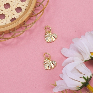 Pendentifs feuilles de monstera dorés avec zircons pour création de bijoux