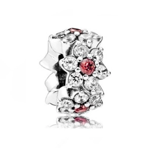 Narzissenblumen-Charm mit rotem Kristallzentrum und weißem Zirkonia-Besatz für Armbänder