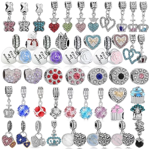 Breloques de Bracelet DIY en Alliage de Zinc Coeur Papillon Fleur Couronne Pendentif Strass Perles d'Émail pour Fête des Mères Bijoux de Femme