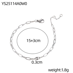 Silver paperclip chain bracelet detail with lobster clasp and 15+3cm length markings