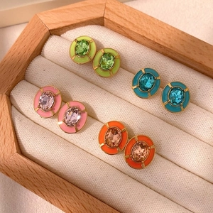 Retro vergulde oorbellen set met kleurrijke emaille cirkels en fonkelende zirkonen