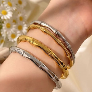 Set di quattro bracciali vintage a forma di bambù in finitura oro e argento lucido
