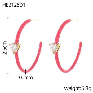Roze hart oorringen met afmetingen 2,5 cm diameter en 6,8 g gewicht in detail