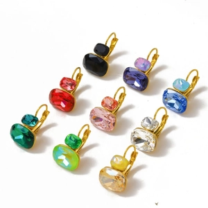 Pendientes cuadrados de circonita de colores en acero chapado en oro 14K en nueve tonos