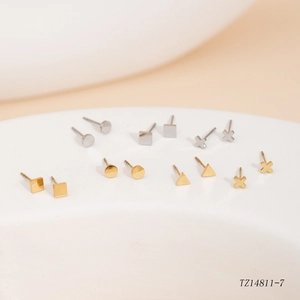 Elegante set di orecchini a lobo geometrici in acciaio al titanio oro e argento