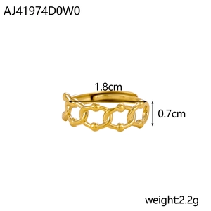 Λεπτομέρεια με διάμετρο 1,8cm και πλάτος 0,7cm αυτού του χρυσού δαχτυλιδιού
