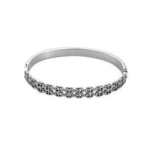 Macro view of silver titanium steel bangle with interlocking pig nose chain design