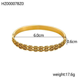 Detailed view showing dimensions and weight of this gold anchor chain bangle